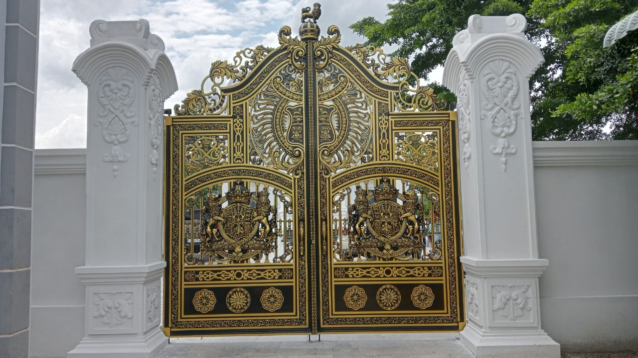 cửa cổng nhôm đúc